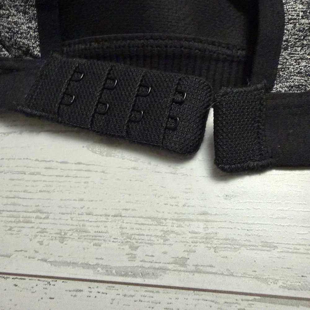 Victoria's Secret VSX‎ Sport Bra 32D Black/Gray Padded Racerback Cushioned Wired